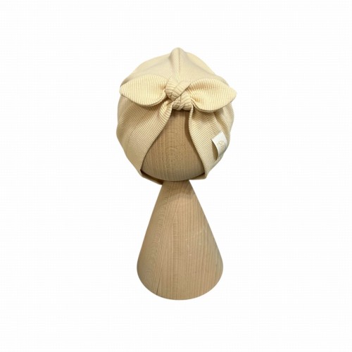 Czapka ala turban dla dziewczynki z kokardką krem