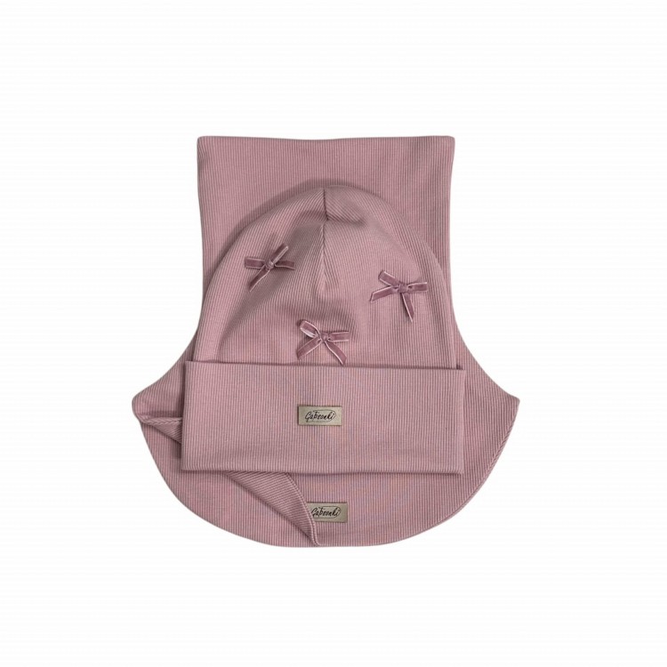 zestaw na jesień dla dziewczynki brudny róż czapka z kokardkami i komin golf