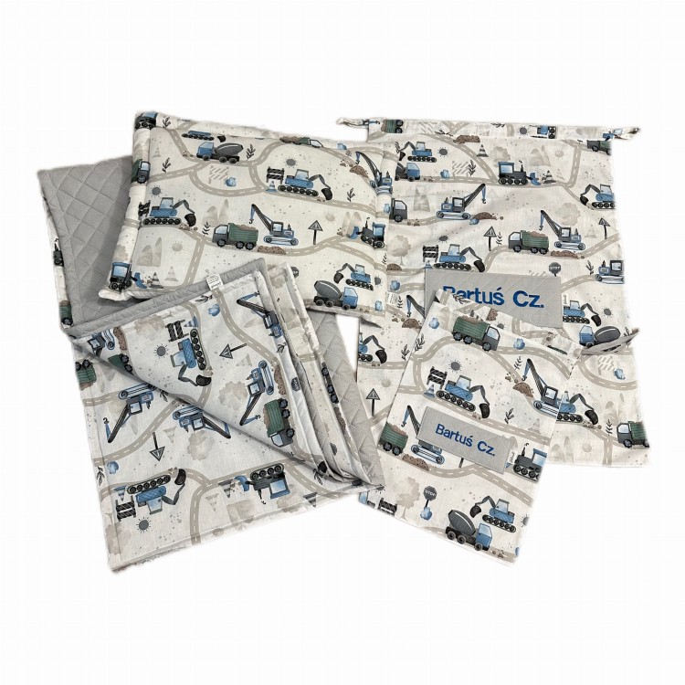 Zestaw pościel do przedszkola żłobka dla chłopca w niebieskie koparki