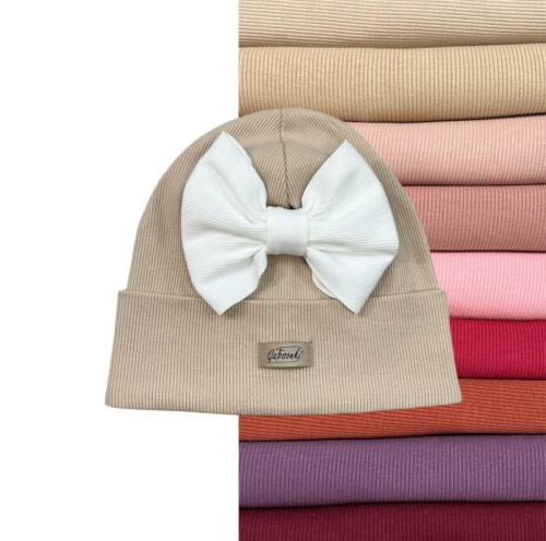 czapka wiosenna z dodatkami dla dziewczynki.JPG